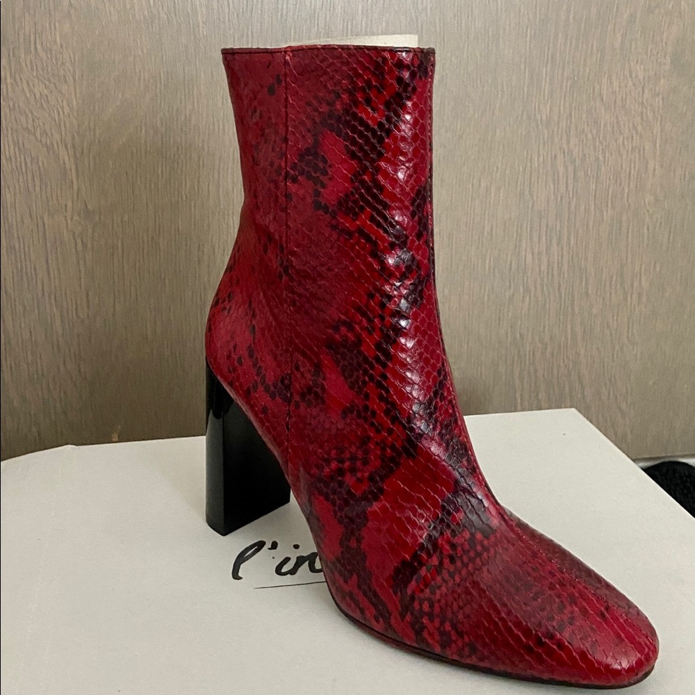 L’intervalle red and black snake print boots size 38